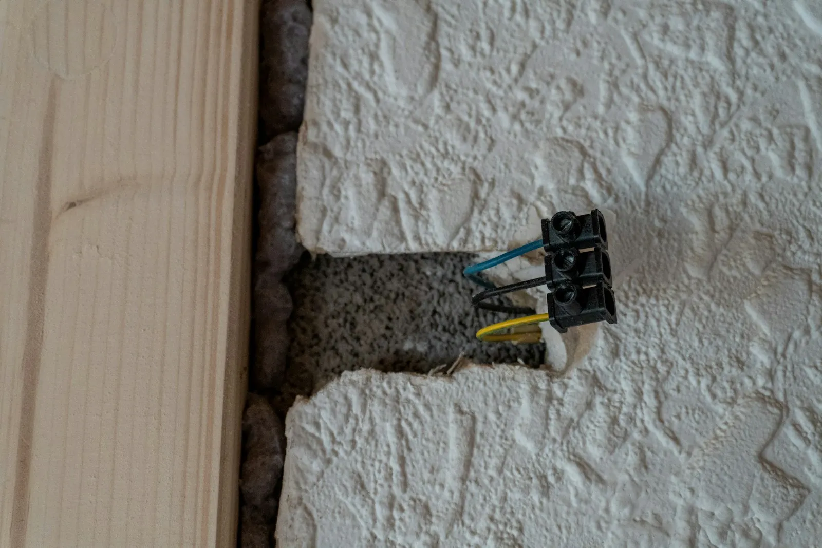 Slimme Thermostaat: Batterij of Bekabeld? (2026)